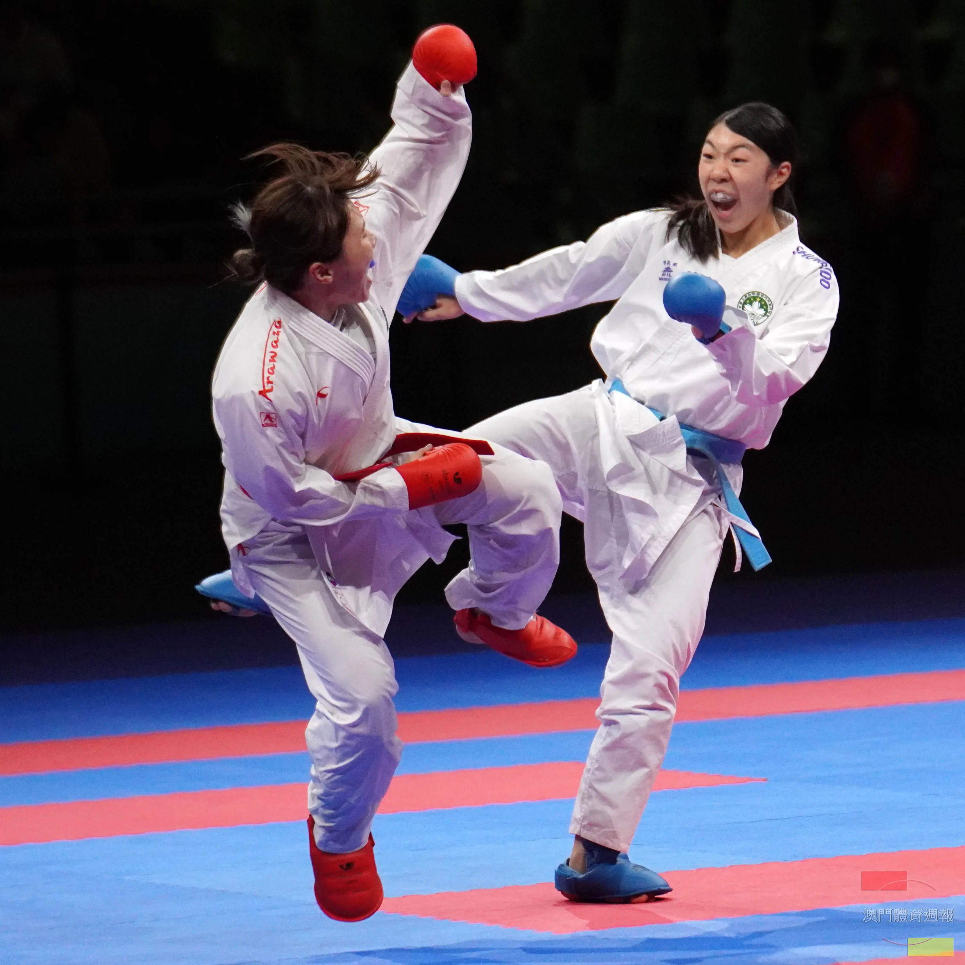 A5女子-55公斤決賽方文慧與李康喬進行比併.JPG